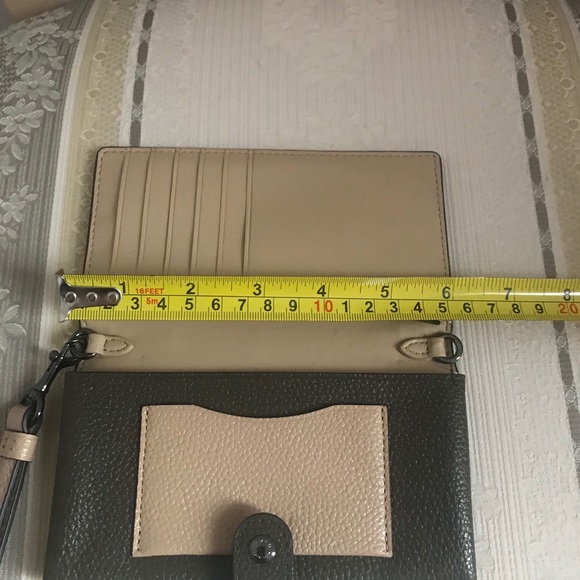 SOLD! Authentic Coach iPhone leather wristlet. - Picture 3 of 8